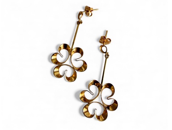 Discover the exquisite Theresia Hvorslev Gold Flower Earrings. Featuring a stunning floral design, these earrings are perfect for any occasion. Elevate your jewelry collection with this elegant and timeless accessory.